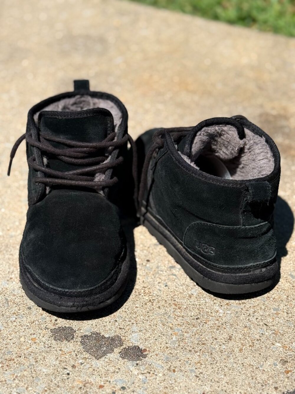 UGG Neumel Womens 9 Black Suede Chukka Boots Cozy Minimalist Après Ski 4148